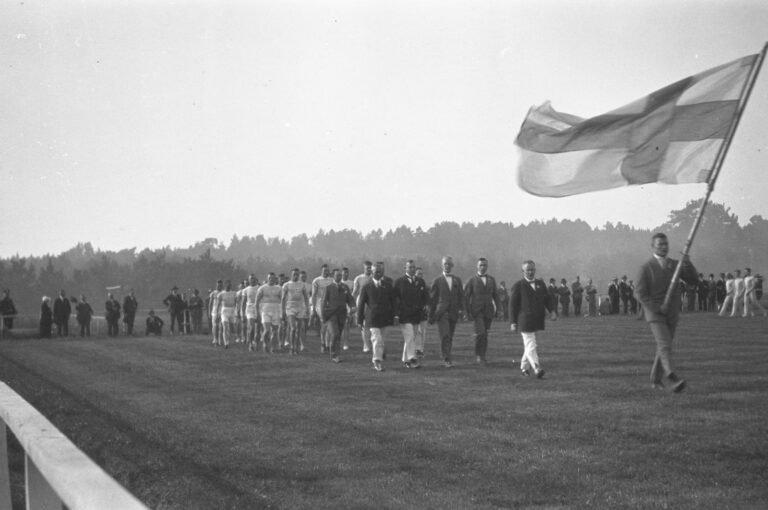 Pallokentän juhlat olympiakisojen jälkeen 1924